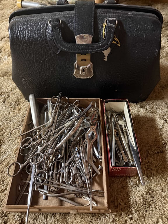 GROUPING OF VTG MEDICAL EQUIPMENT & INSTRUMENTS