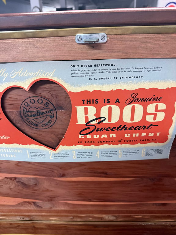 VTG ROOS TALL SWEETHEART RED MAHOGANY  CEDAR CHEST - Image 4