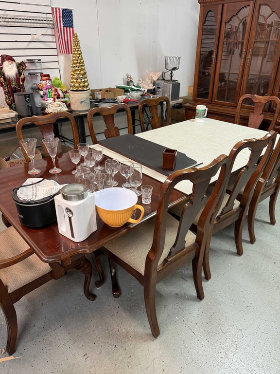 AMERICAN DREW QUEEN ANNE STYLE CHERRY DINING ROOM SUITE - Image 3