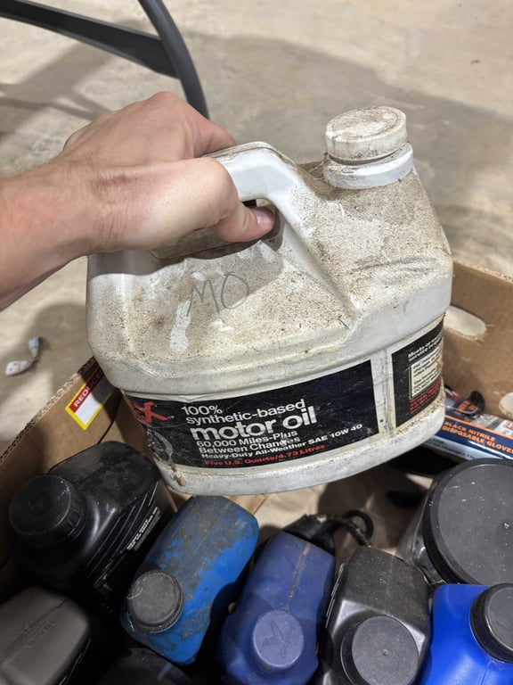 Box of misc oil - Image 4