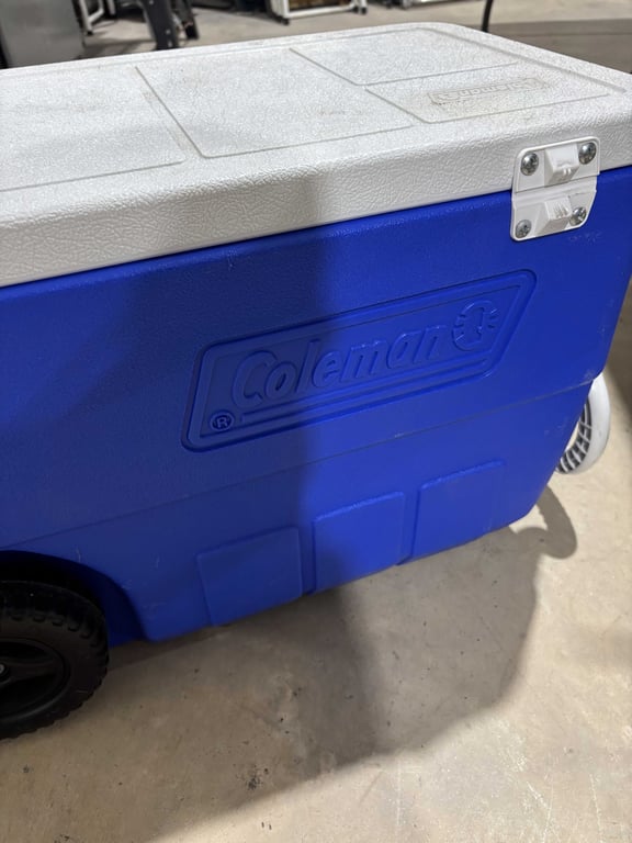 2 Coleman coolers - Image 3