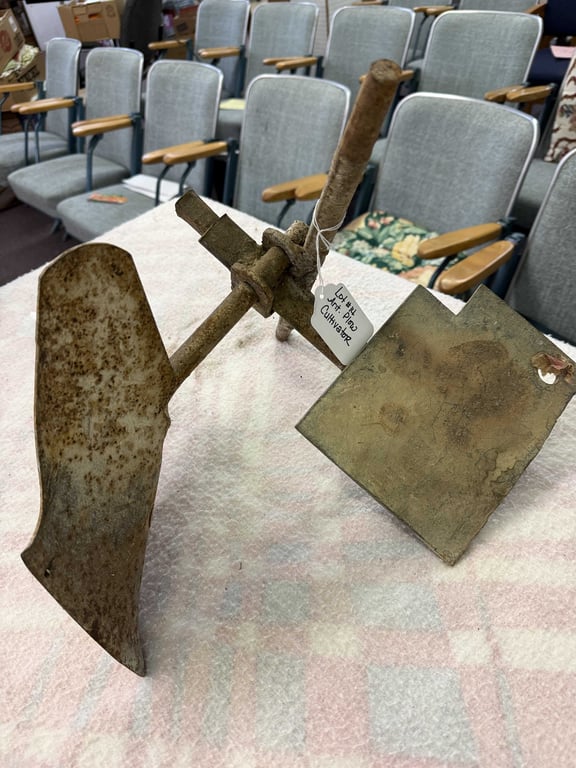 ANTIQUE PLOW CO. CULTIVATOR