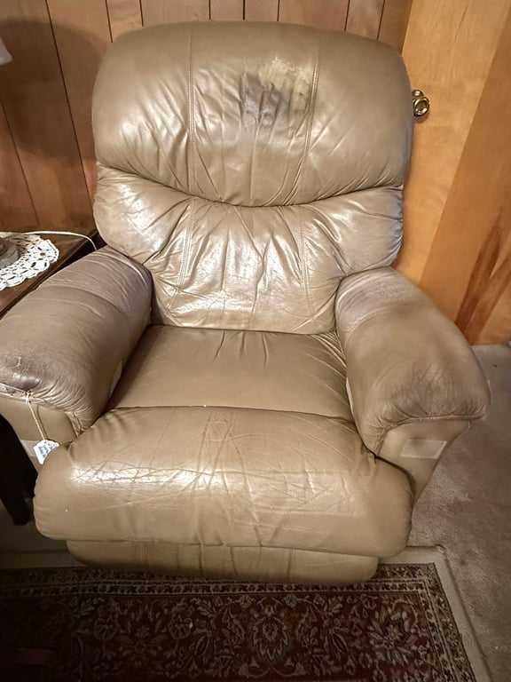2 BEIGE ROCKER/RECLINERS (LEATHER) - Image 2