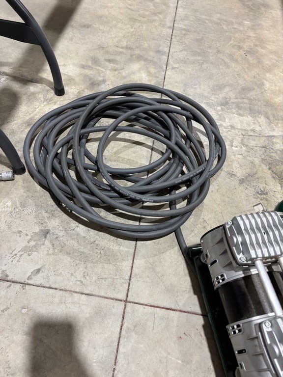 Masterforce 2 Gallon 135 PSI Compressor and Air Hose - Image 5