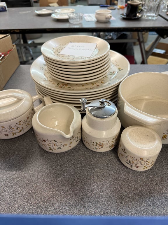 21 PCS. VTG LENOX TEMPER WARE "MERRIMENT" PATTERN - Image 2