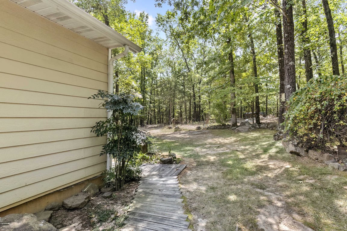 3 bed 3 bath home on 26.19 acres - Image 52