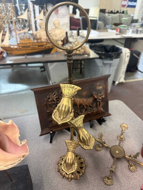 VTG BRASS TRIPLE CLIP GLOVE HOLDER STAND
