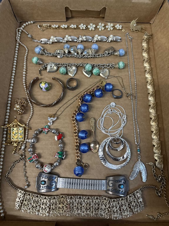Costumes Jewelry Assortment