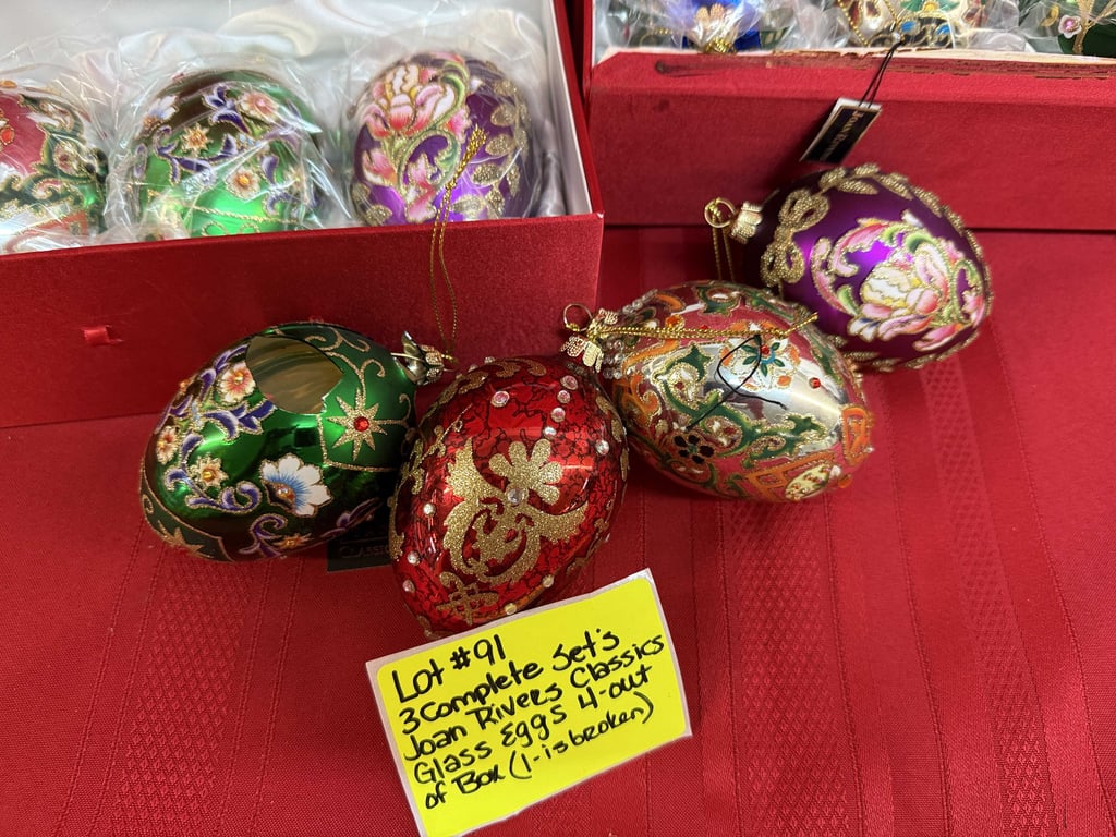 4 SETS JOAN RIVER'S CLASSICS EGGS (1 BROKEN) - Image 2