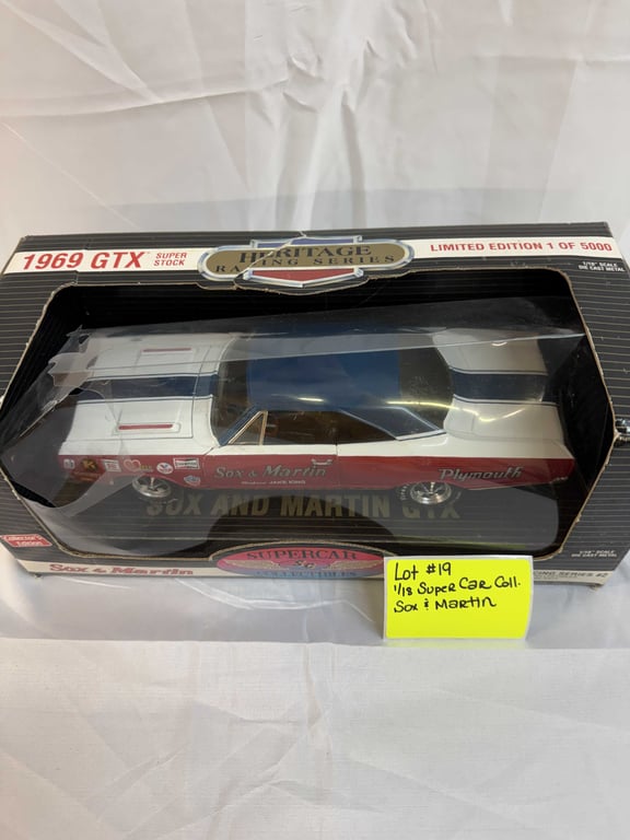 1:18 SUPER CAR COLLECTIBLES SOX & MARTIN HERITAGE RACING SER. #2 - Image 2