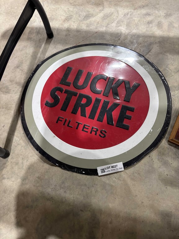 Lucky Strike Tin Sign