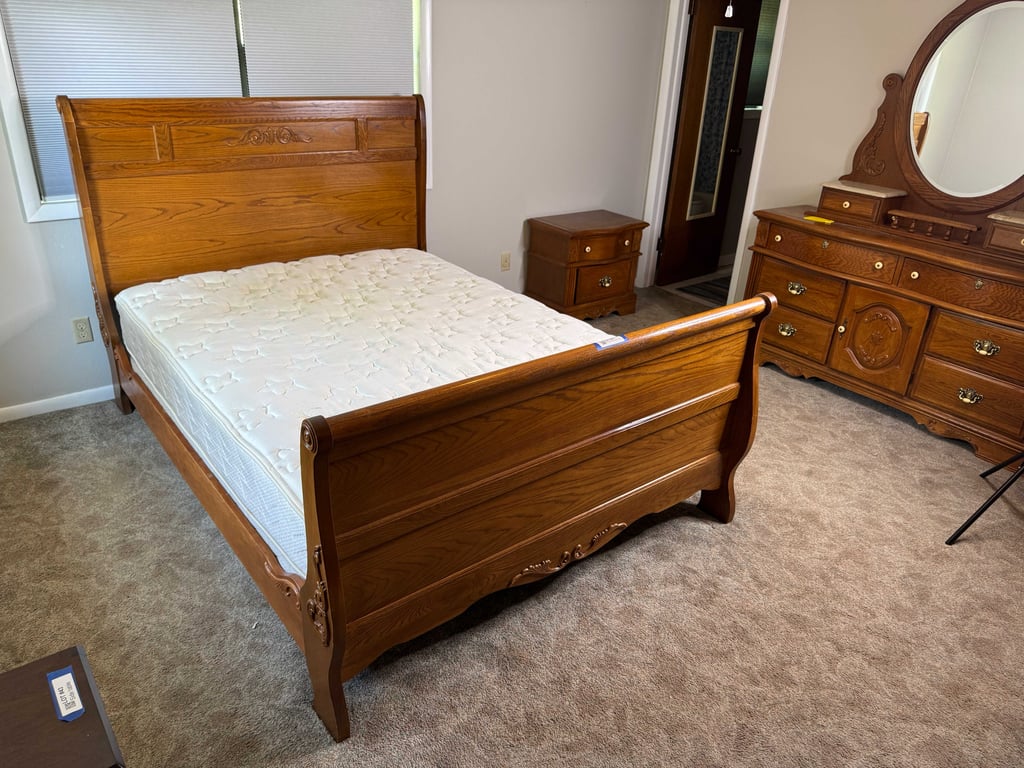 5 pc Vaughn queen bedroom suite 