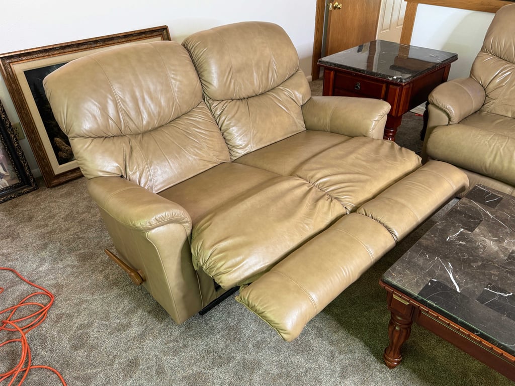 3 pc La-Z-Boy leather living room set - Image 8