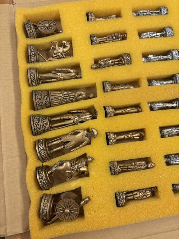 Plastic chess pieces - Image 2