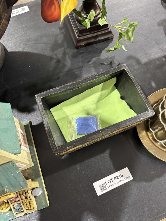 3 Pieces of Misc Decor - Image 7