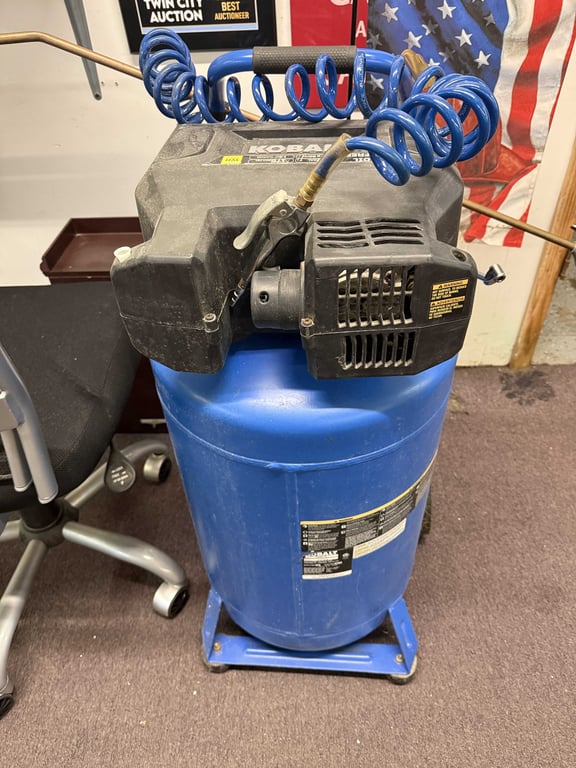 KOBALT 20 GALLON PORTABLE ELECTRIC 175 PSI VERTICAL AIR COMPRESSOR - Image 2