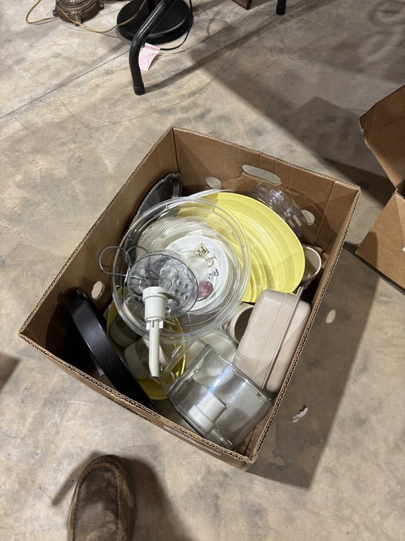 Box of misc cups, plates, platters