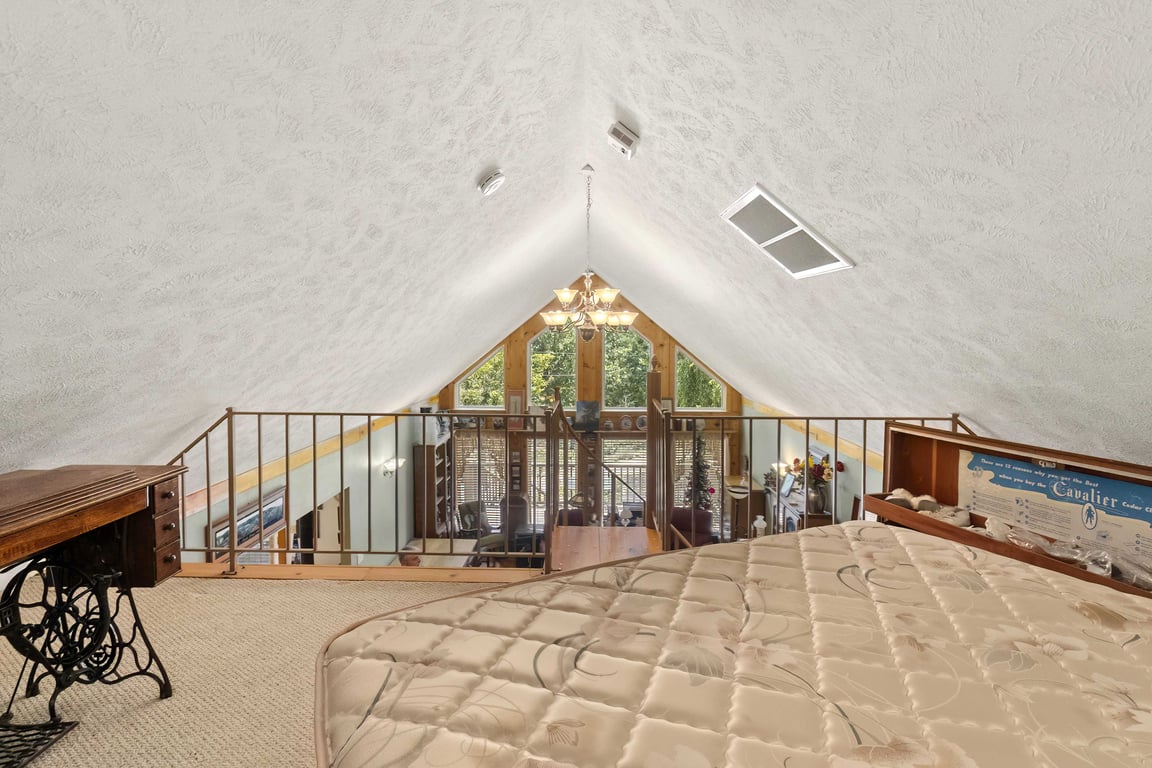 3 bed 3 bath home on 26.19 acres - Image 48