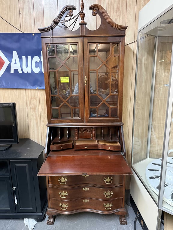 VTG CHIPPENDALE STYLE SECRETARY