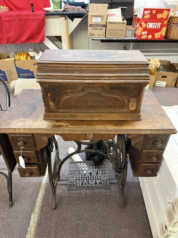 NEW HOME TREADLE SEWING MACHINE - Image 4