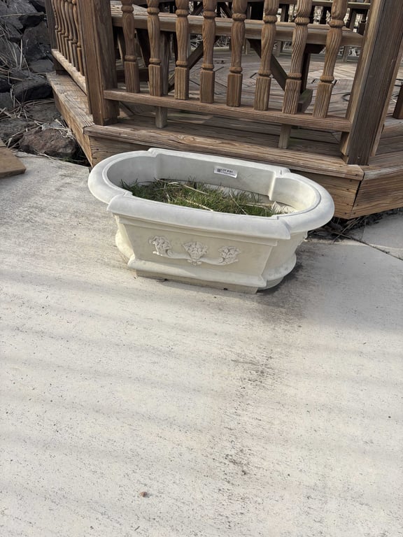 4 Plastic Planters