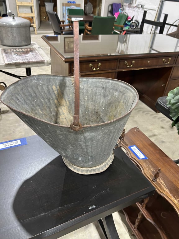 Ash bucket