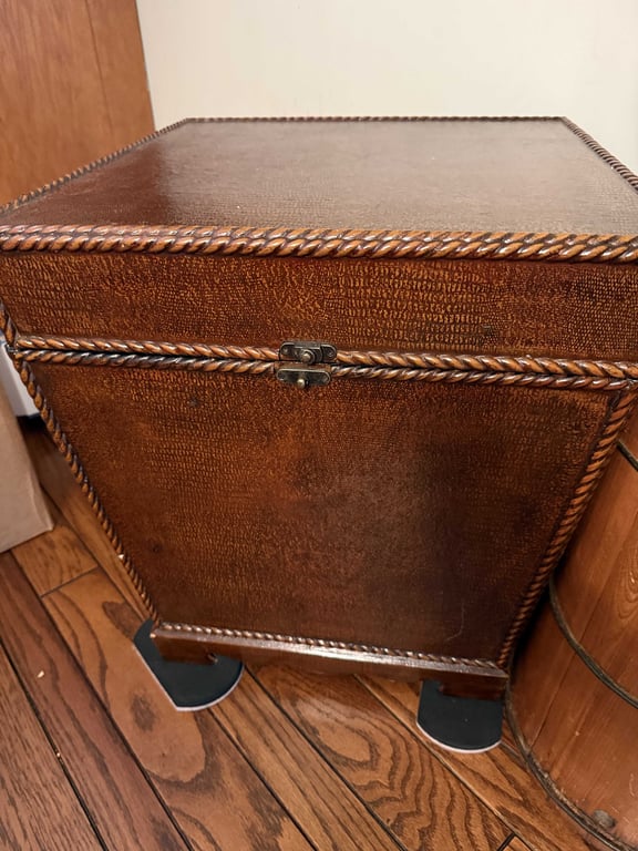 FAUX LEATHER STORAGE TRUNK