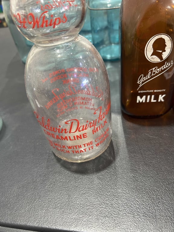 Hersheys Cocoa Tin & 5 milk bottles - Image 3