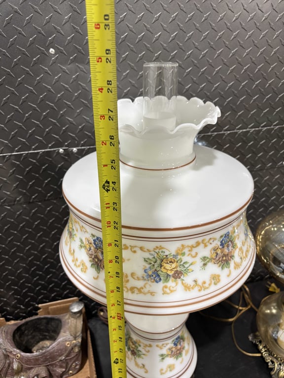 1930’s Quoizel Abigail Adams Hurricane Lamp - Image 5