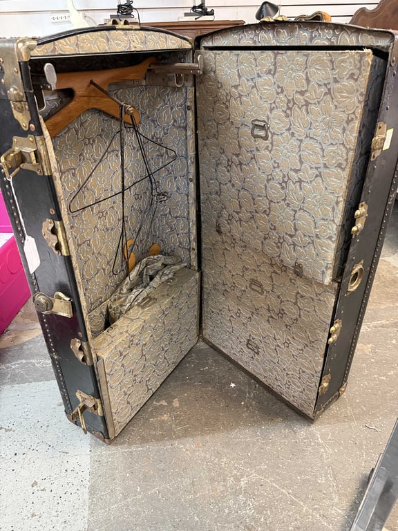 ANTIQUE HARTMANN WARDROBE STEAMER TRUNK