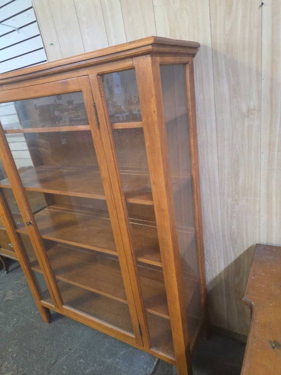 GLASS FRONT DISPLAY/CURIO CABINET - Image 3