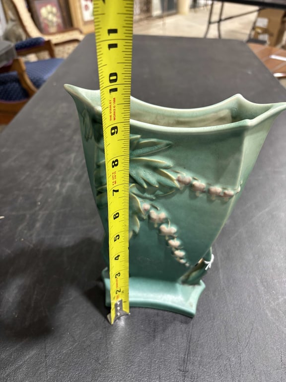 Roseville Green Bleeding Heart Vase - Image 4