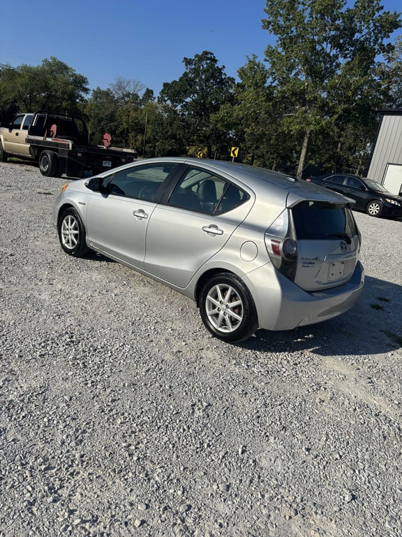2012 Toyota Prius C - Image 3
