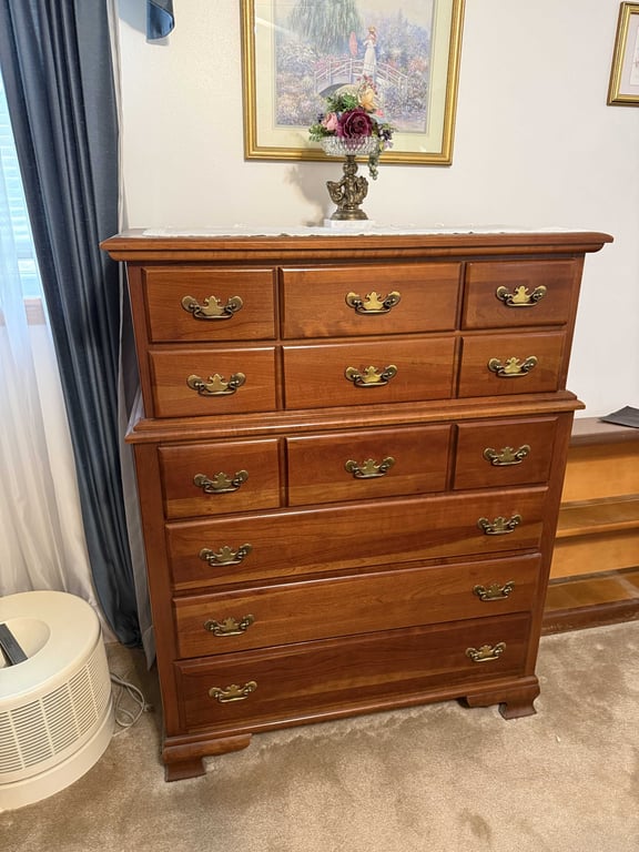 4 PC. QUEEN BEDROOM SUITE LINK TAYLOR CHERRY - Image 3