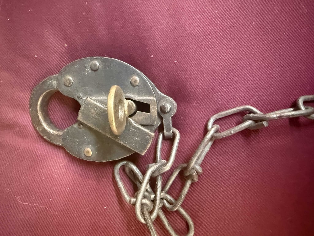N & W "FANCY HEART" PADLOCK W/KEY - Image 2