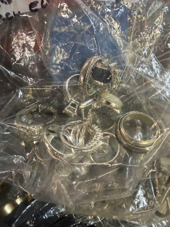 BOX OF COSTUME JEWELRY - Image 5