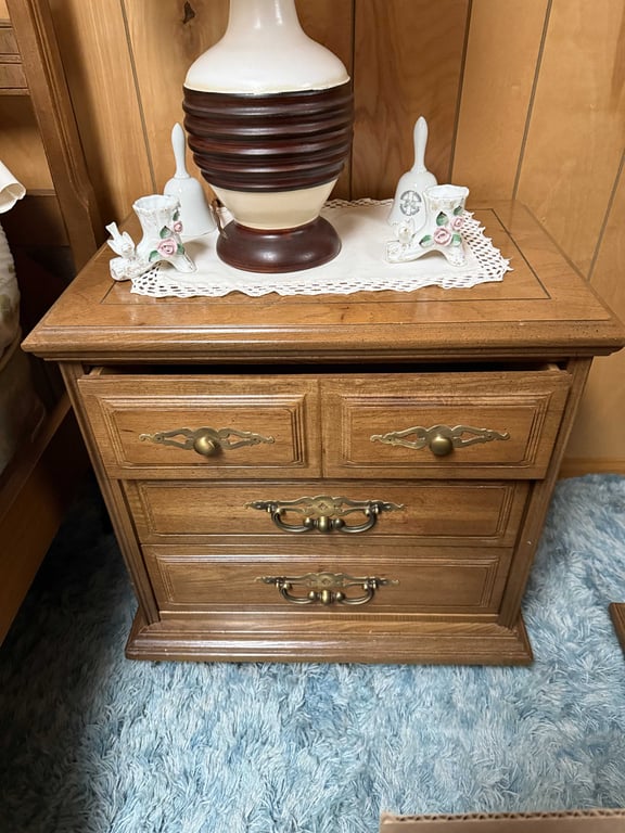 4 PC. VTG FRENCH PROVINCIAL STYLE BEDROOM SUITE - Image 4