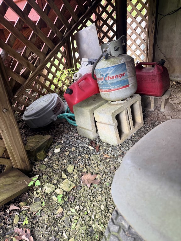 All items under Porch including lawn mower and snow blower - Image 4