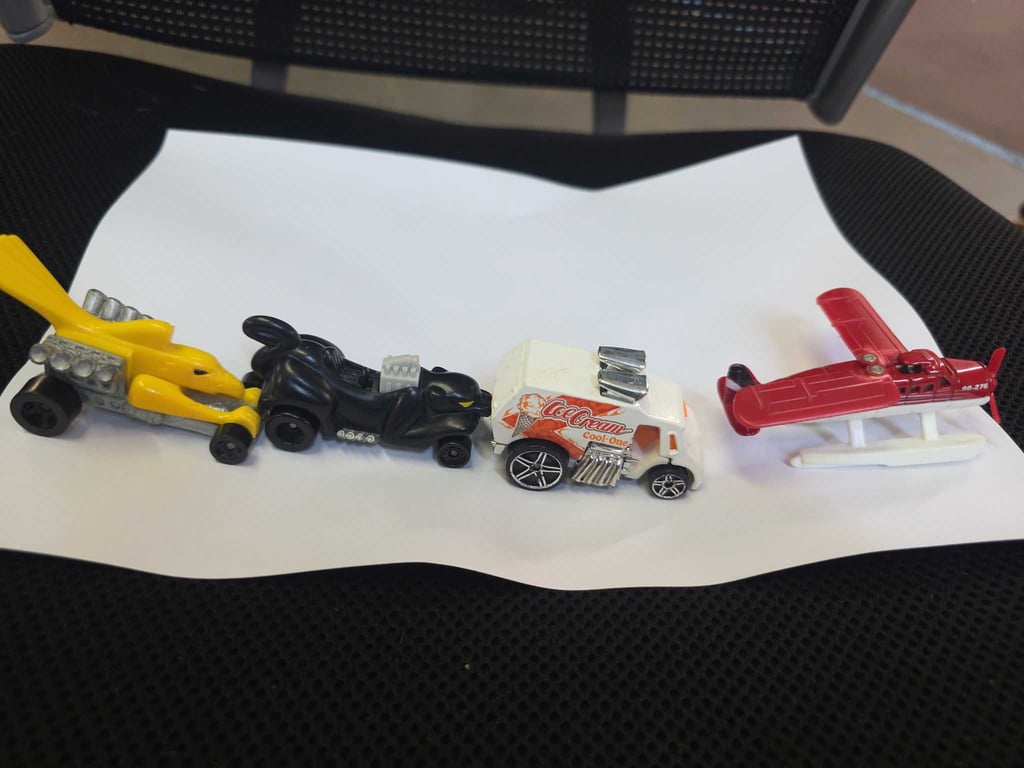 4 HOTWHEELS