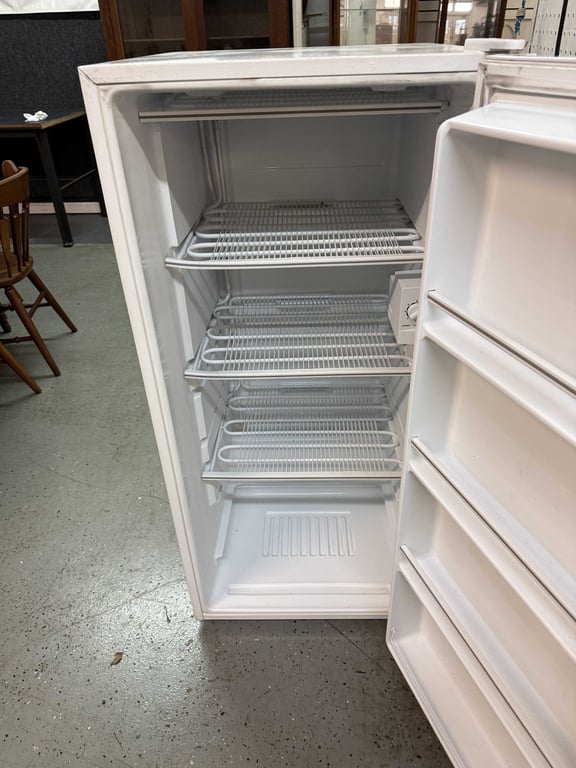 KENMORE UPRIGHT FREEZER - Image 2