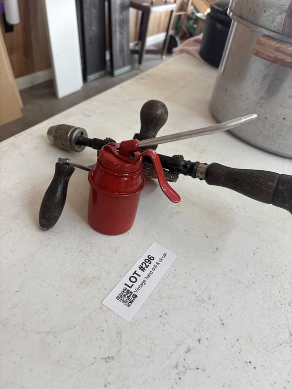 Vintage hand drill & oil can - Image 3