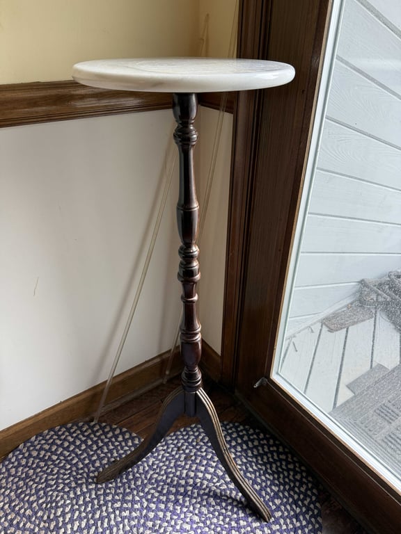 VTG WOODEN PEDESTAL ACCENT TABLE W/MARBLE TOP - Image 2