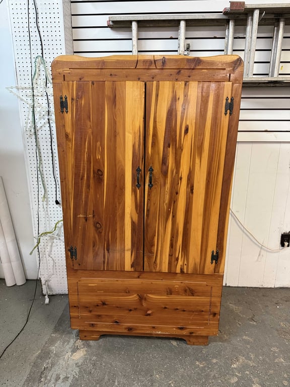 VTG. CEDAR WARDROBE