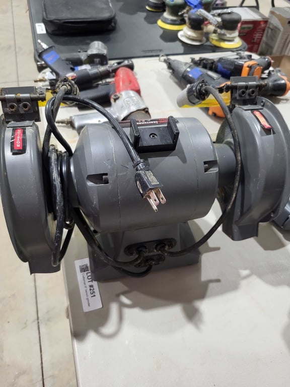Craftsman 6" bench grinder - Image 3