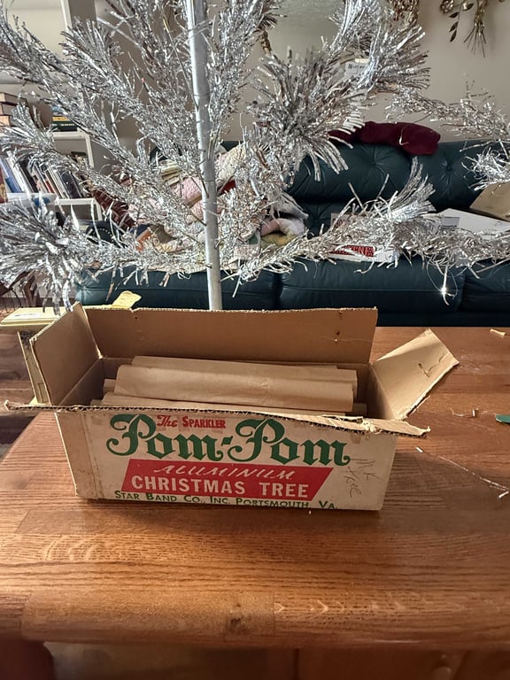 VTG 3 FT THE SPARKLER POM-POM ALUMINUM TREE IN ORIGINAL BOX - Image 2