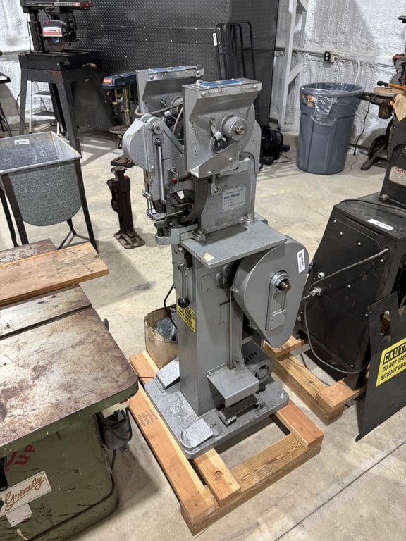 Fasnap APM-3000 Rivet Machine