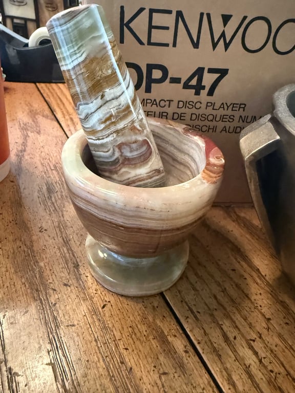 4 SETS OF VTG MORTAR & PESTLE - Image 2