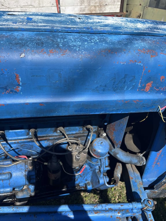 Ford 2000 Tractor - Image 10
