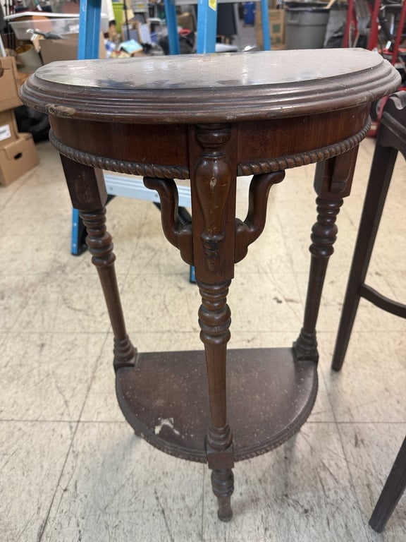 GROUPING OF 7 VTG TABLES - Image 5