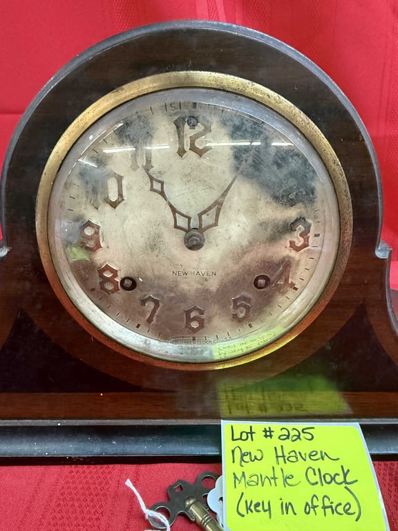 NEW HAVEN MANTLE CLOCK W/KEY - Image 2